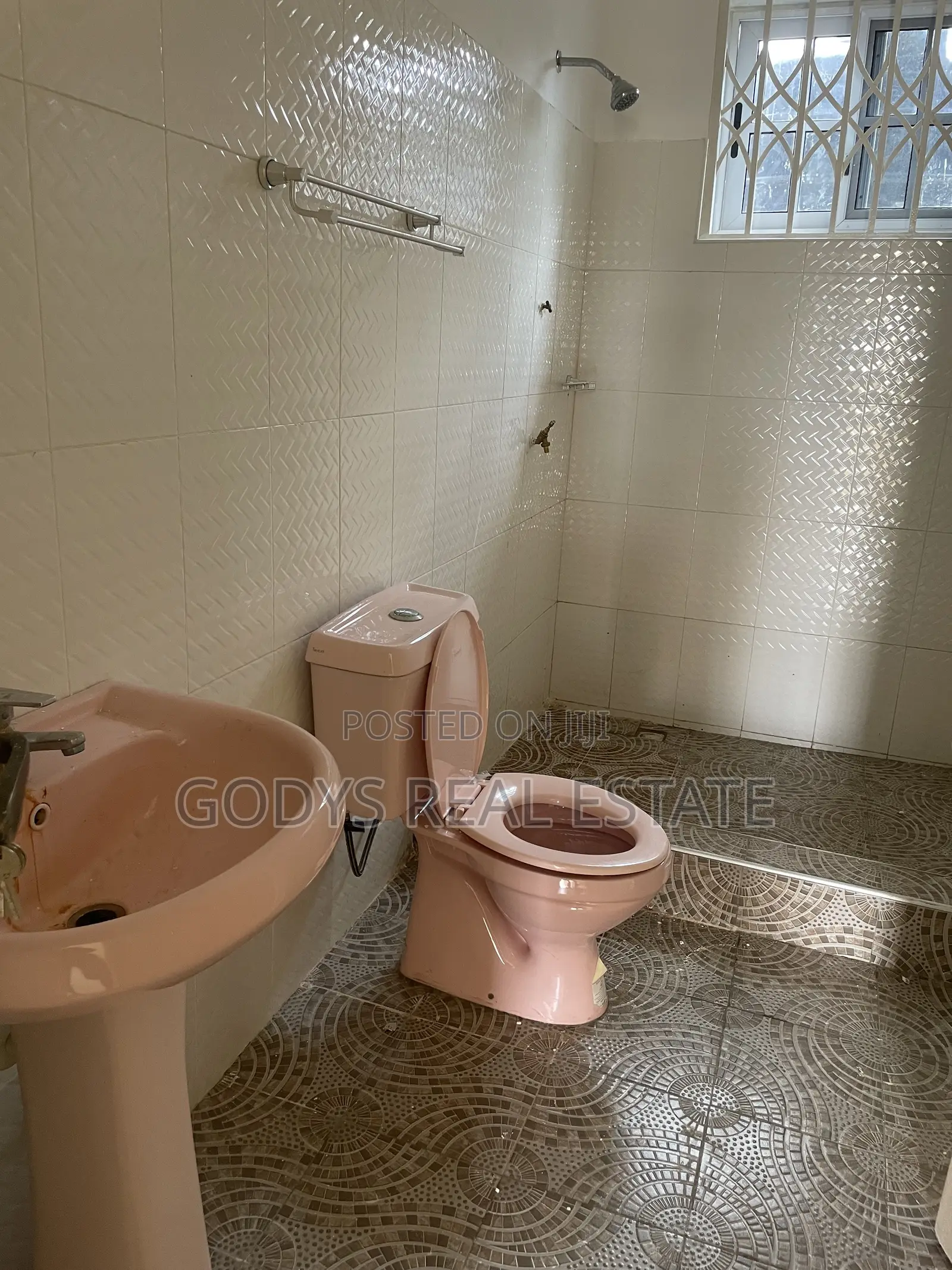 1bdrm Apartment in New Market Road, Kasoa for rent