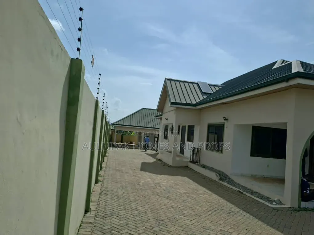 3bdrm House in Lakeside for rent