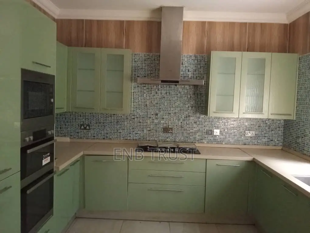 4bdrm Duplex in Tse Addo, Melcom for rent