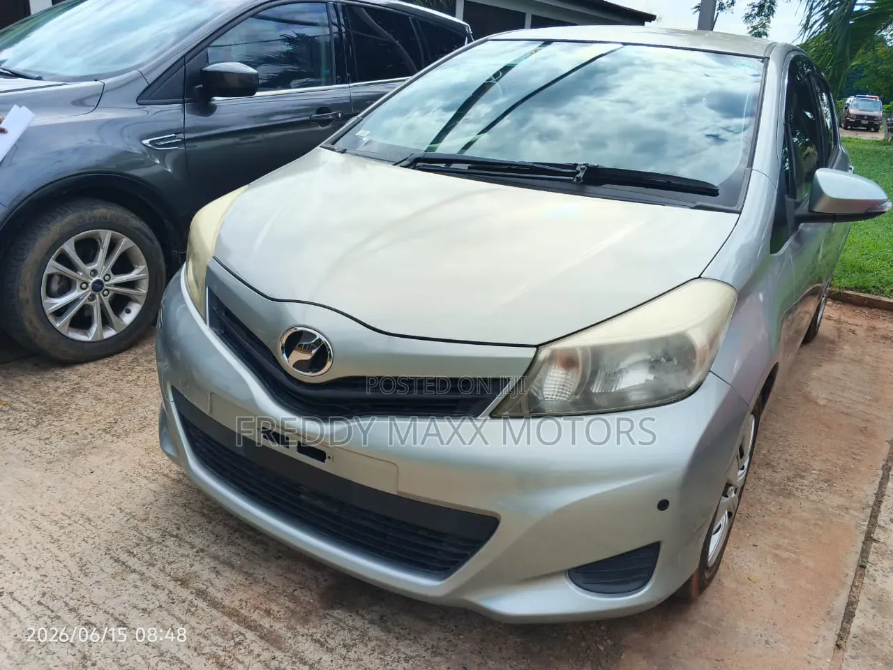 Toyota Vitz 2011 Silver