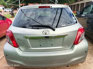 Toyota Vitz 2011 Silver