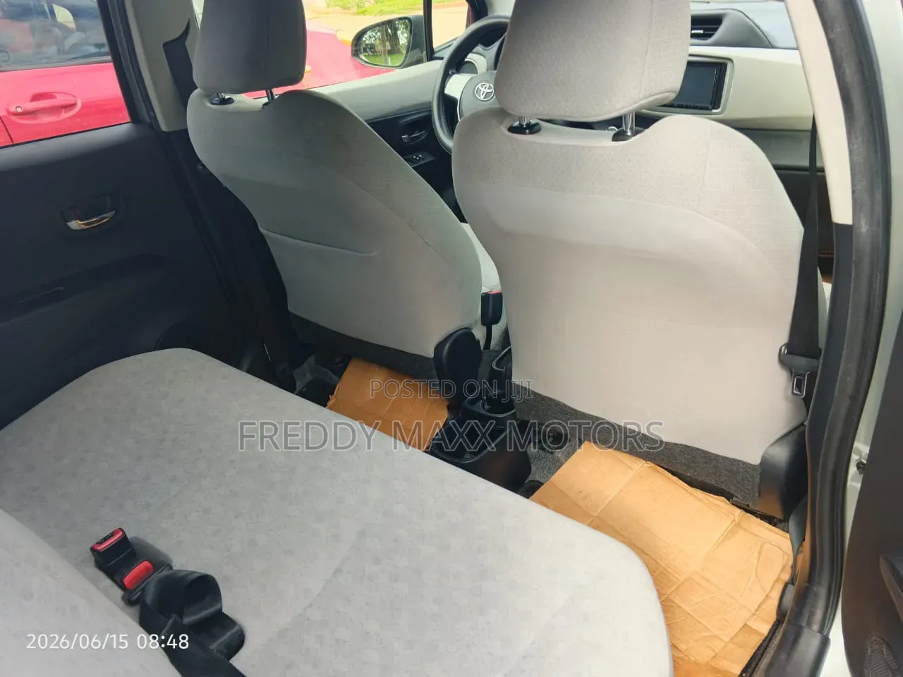 Toyota Vitz 2011 Silver