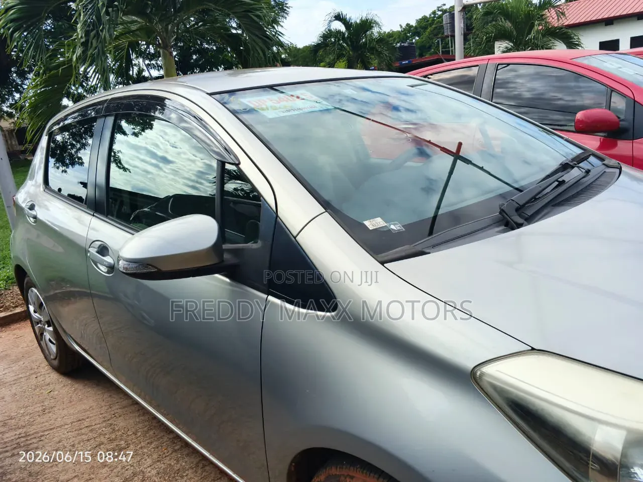 Toyota Vitz 2011 Silver