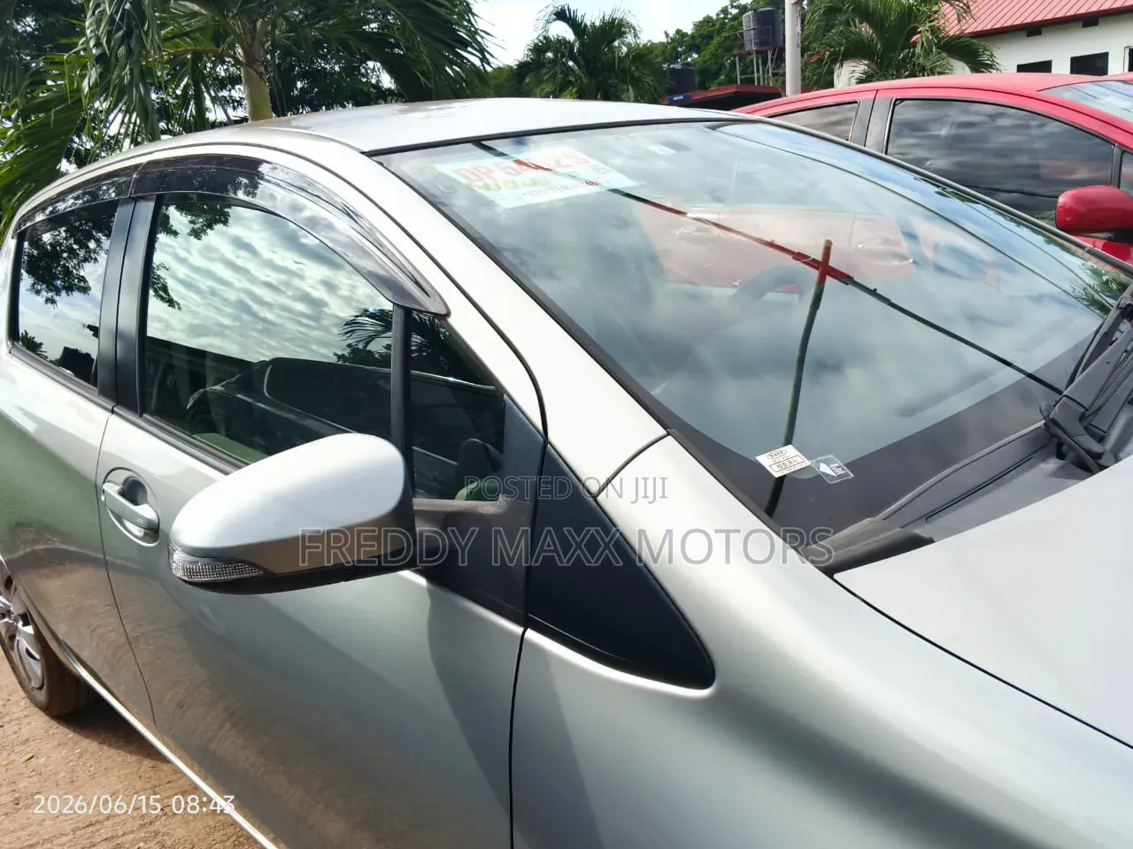 Toyota Vitz 2011 Silver
