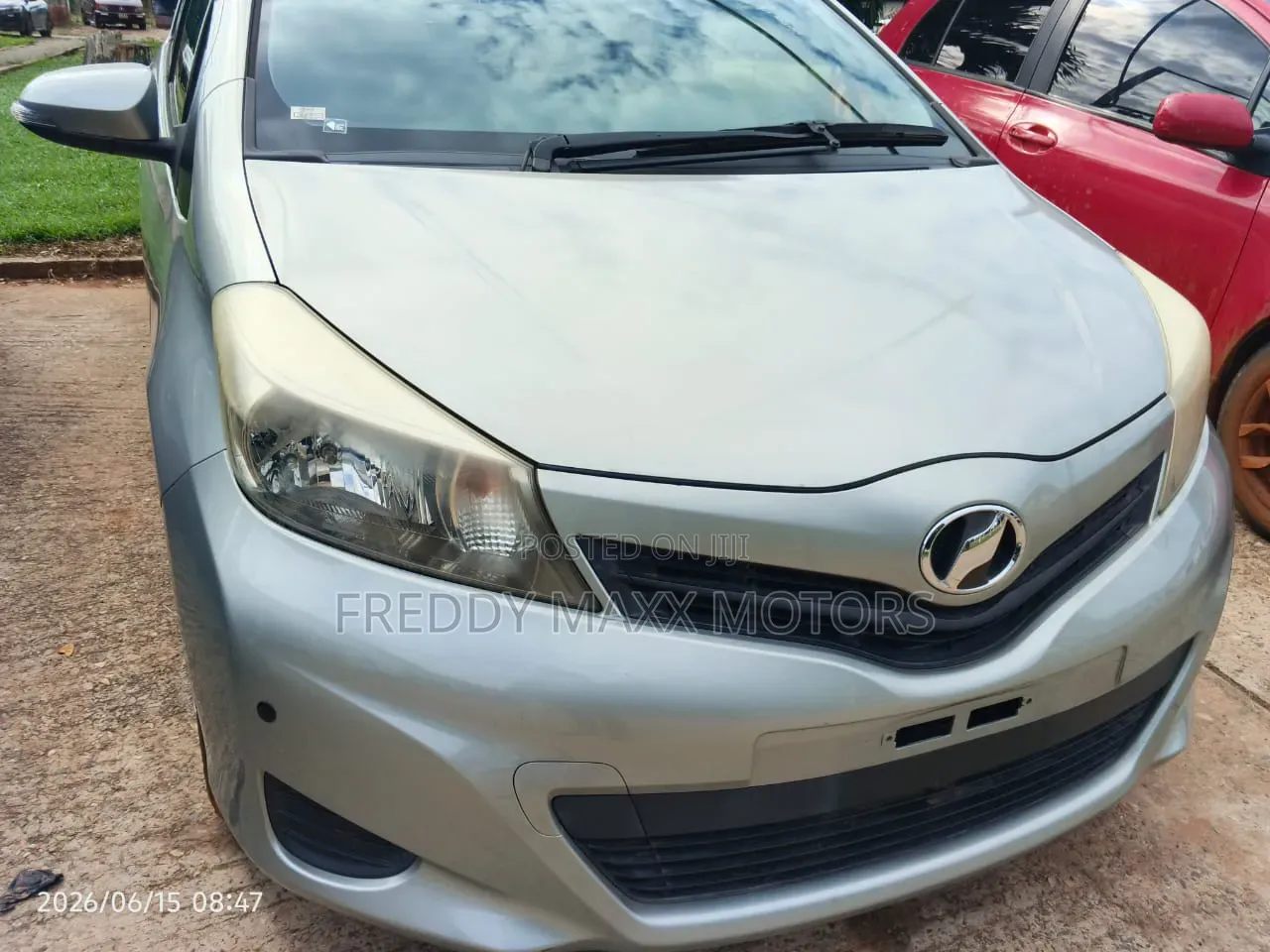Toyota Vitz 2011 Silver