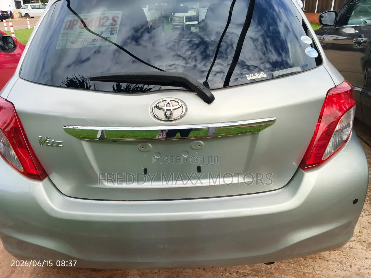 Toyota Vitz 2011 Silver