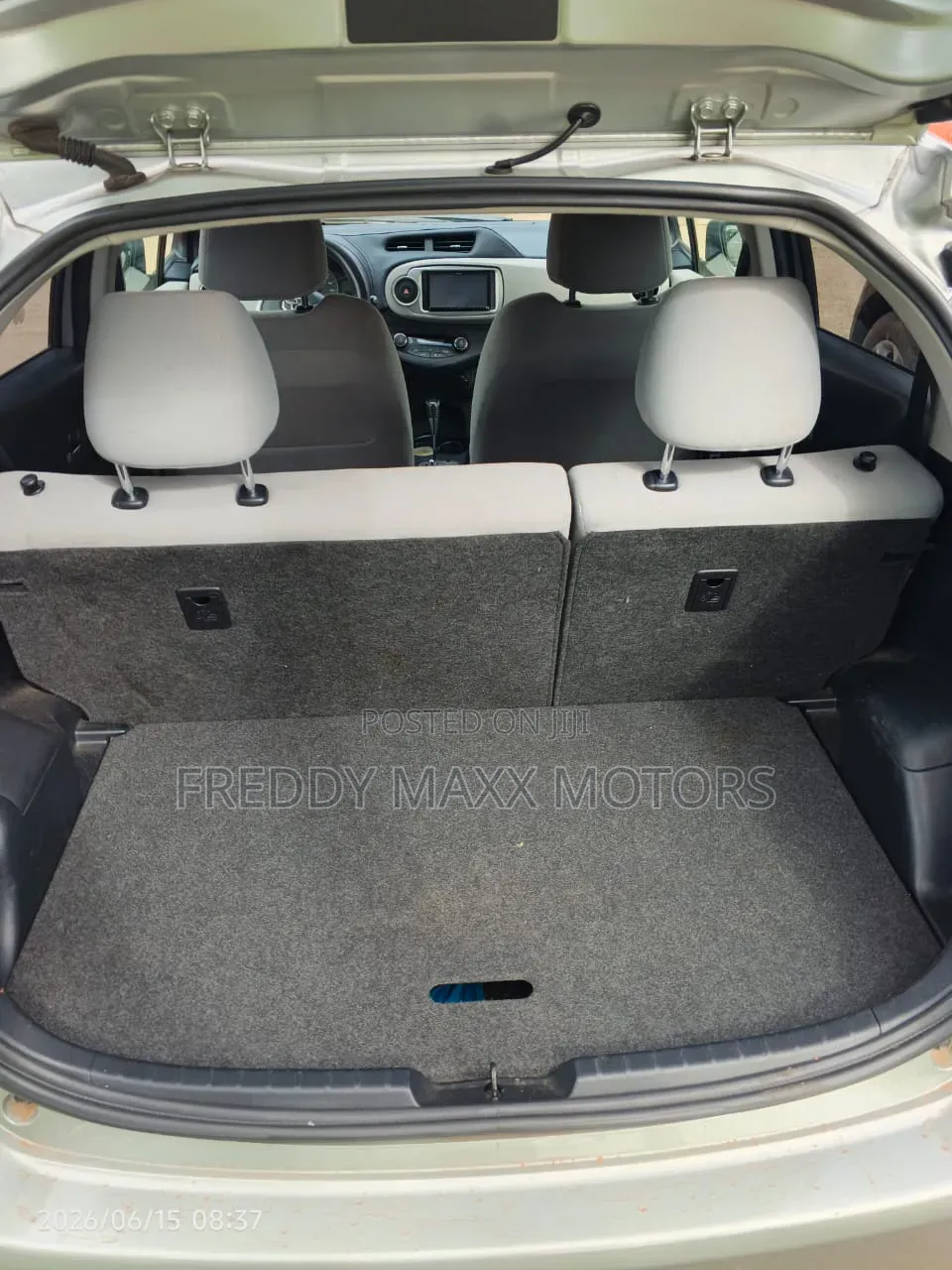 Toyota Vitz 2011 Silver