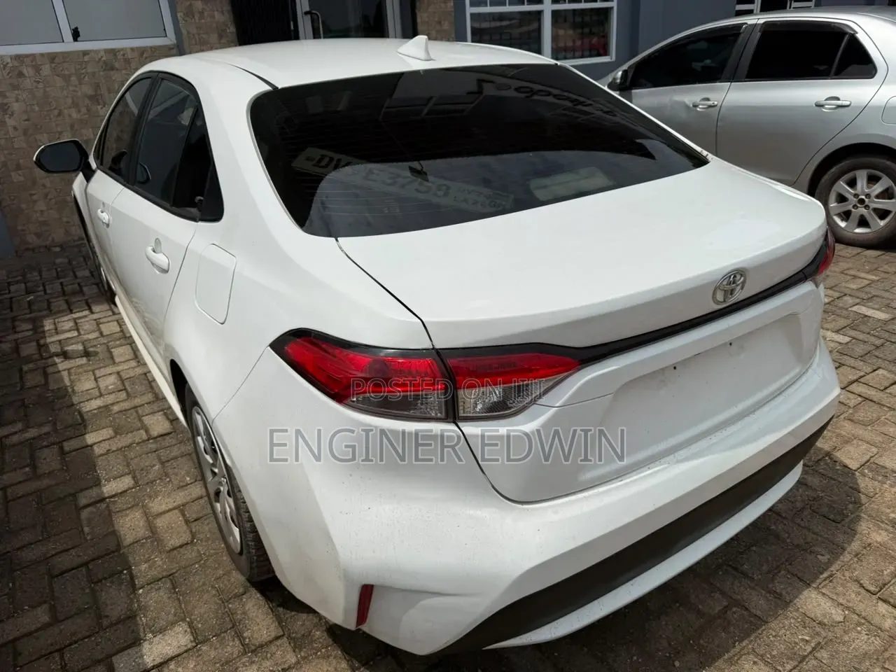 Toyota Corolla LE 2020 White