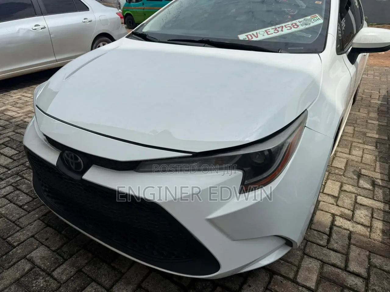 Toyota Corolla LE 2020 White