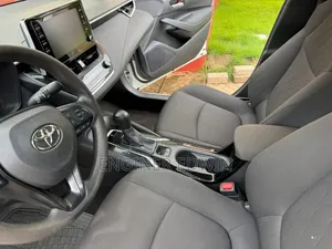 Toyota Corolla LE 2020 White