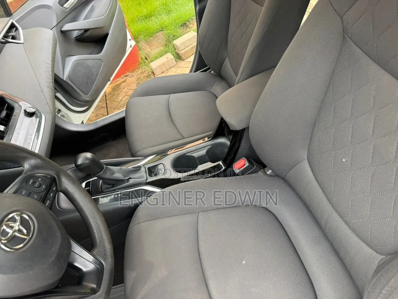 Toyota Corolla LE 2020 White