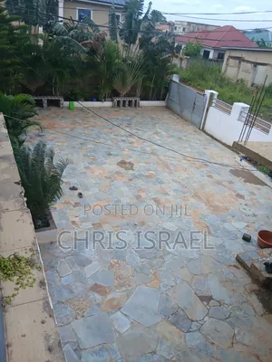 1bdrm Bedsitter in Oyibi Estate, Kas Valley Area for rent