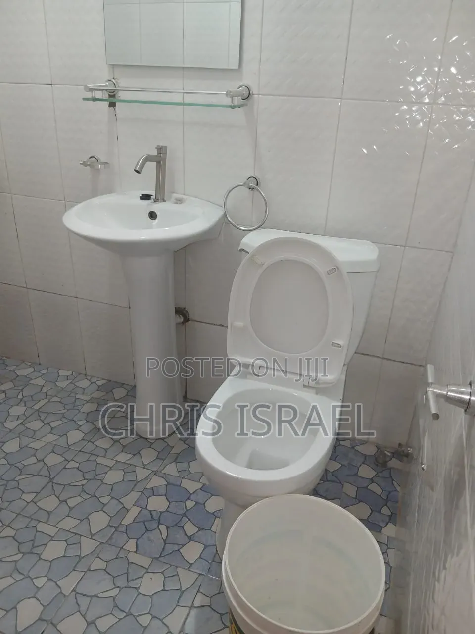 1bdrm Bedsitter in Oyibi Estate, Kas Valley Area for rent