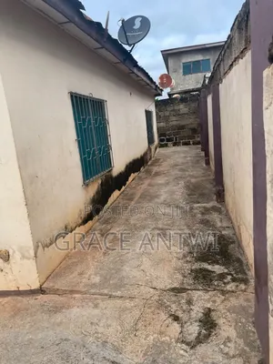 5bdrm Bungalow in Kumasi Metropolitan for sale