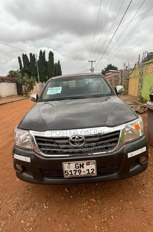 Toyota Hilux 2012 Gray