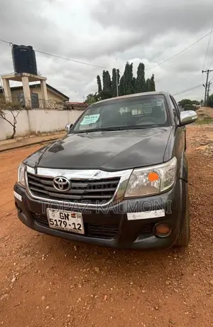 Toyota Hilux 2012 Gray