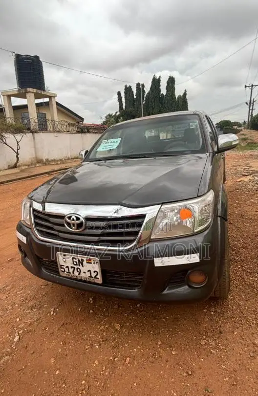 Toyota Hilux 2012 Gray