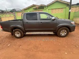Toyota Hilux 2012 Gray