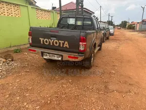 Toyota Hilux 2012 Gray