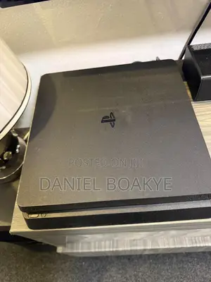Play Station 4 Slim 1tb 12 Games