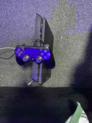 Play Station 4 Slim 1tb 12 Games