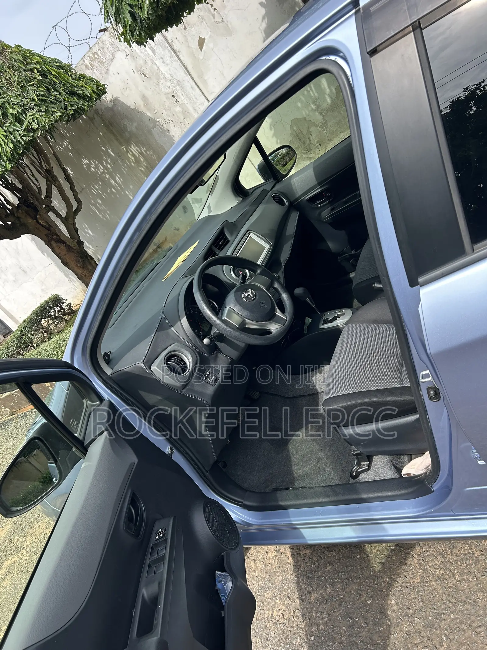 Toyota Vitz 1.3 FWD 3dr 2014 Blue