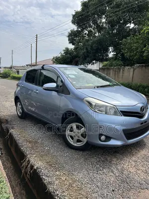 Toyota Vitz 1.3 FWD 3dr 2014 Blue