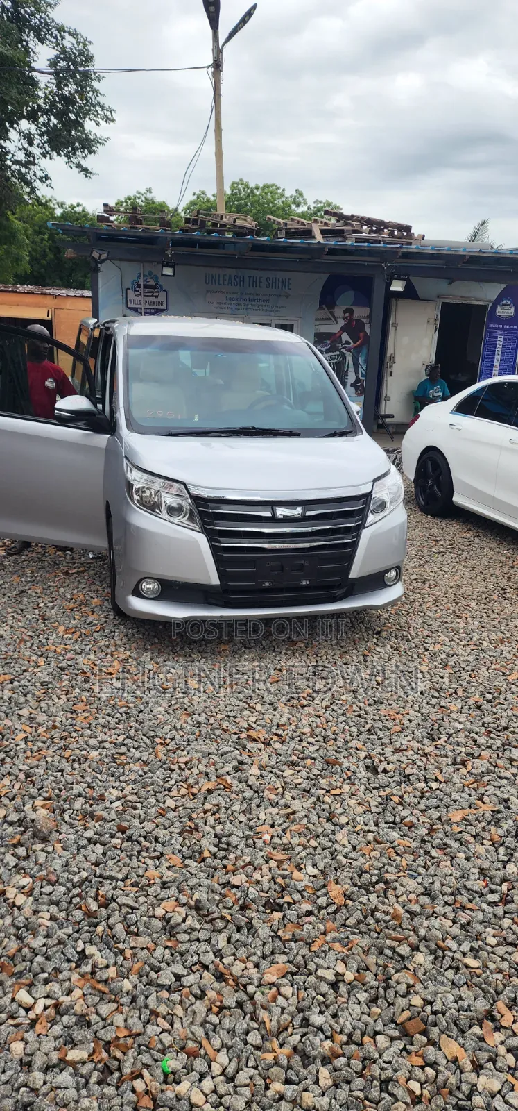 Toyota Noah 2.0 FWD (8 Seater) 2014 Gray