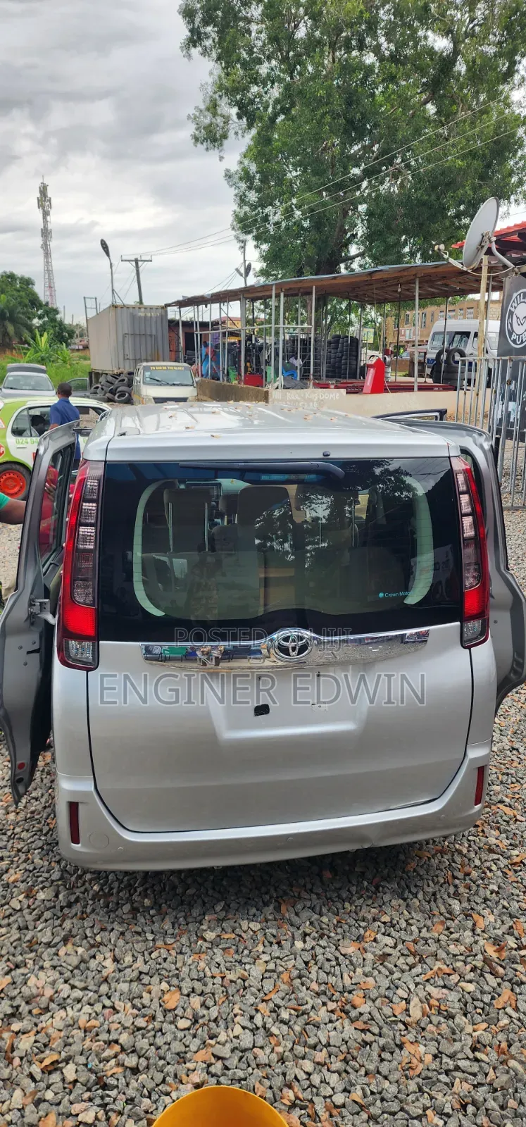 Toyota Noah 2.0 FWD (8 Seater) 2014 Gray