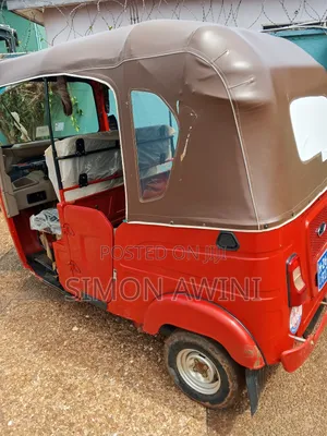 Bajaj RE 2025 Red