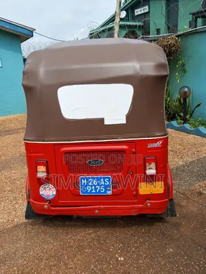 Bajaj RE 2025 Red