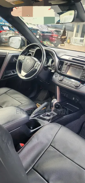 Toyota RAV4 SE 4dr SUV AWD (2.5L 4cyl 6A) 2018 Gray
