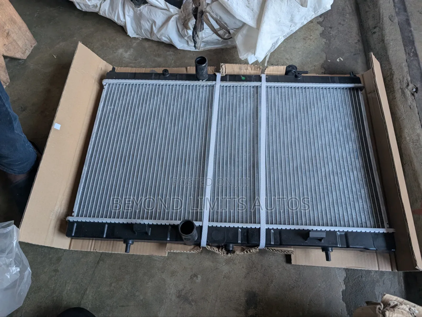 Nissan Rogue 2017 - 2022 Radiator / Water Tank