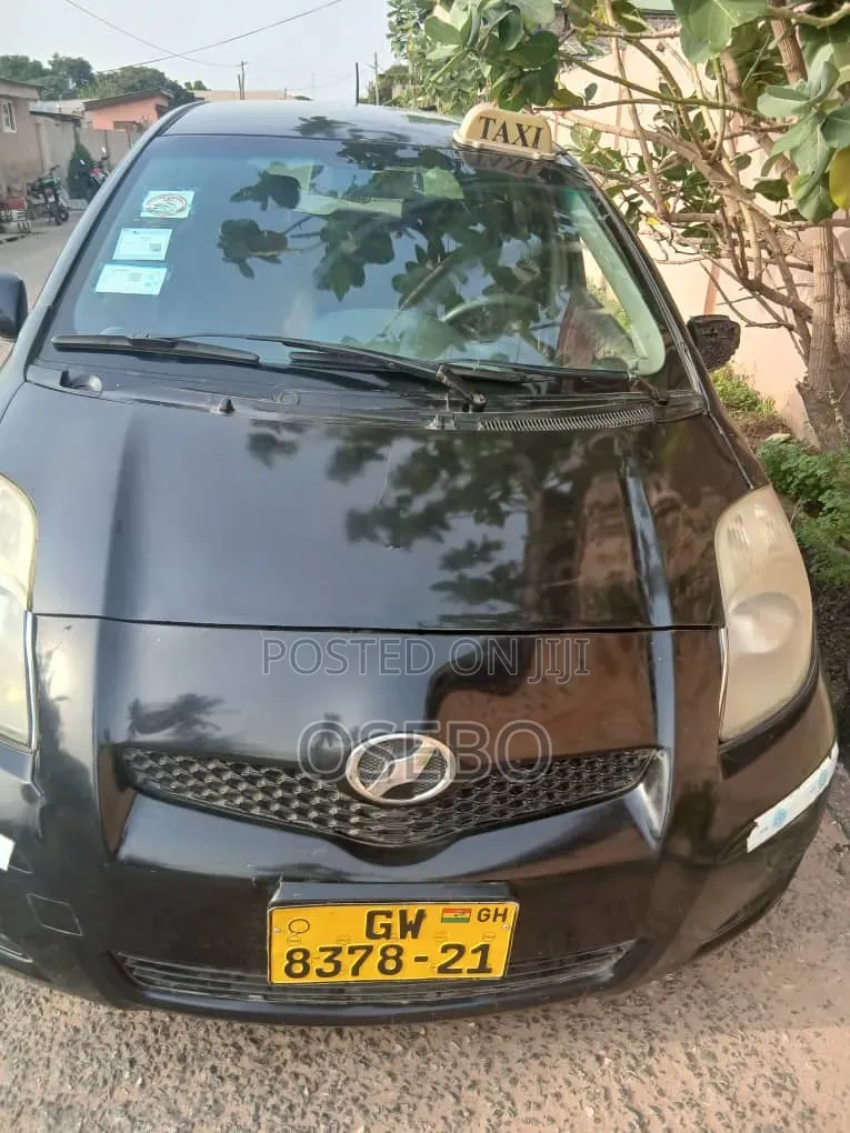 Toyota Vitz 1.0 FWD 3dr 2010 Black