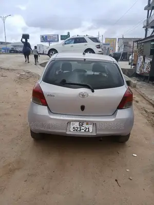 Toyota Vitz 1.5 FWD 5dr 2010 Silver