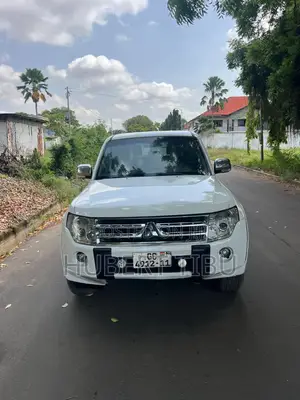 Mitsubishi Pajero 2010 White