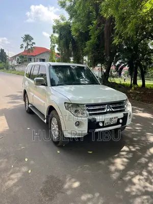 Mitsubishi Pajero 2010 White