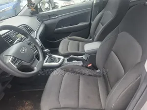 Hyundai Elantra 2018 Silver