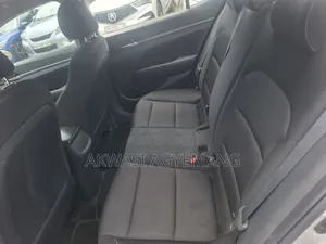 Hyundai Elantra 2018 Silver