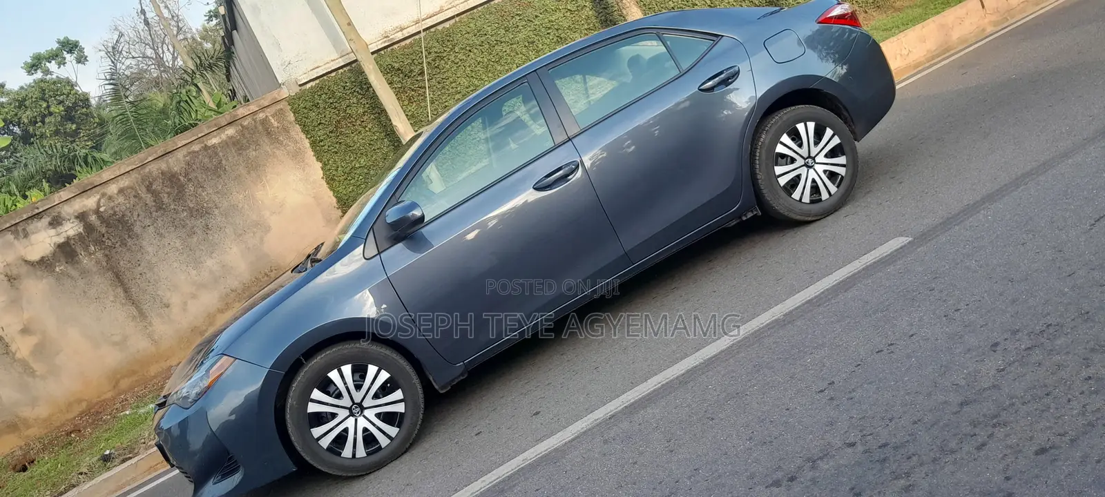 Toyota Corolla LE ECO 4dr Sedan (1.8L 4cyl CVT) 2017 Gray
