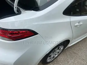 Toyota Corolla SE 2021 White