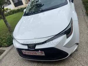 Toyota Corolla SE 2021 White