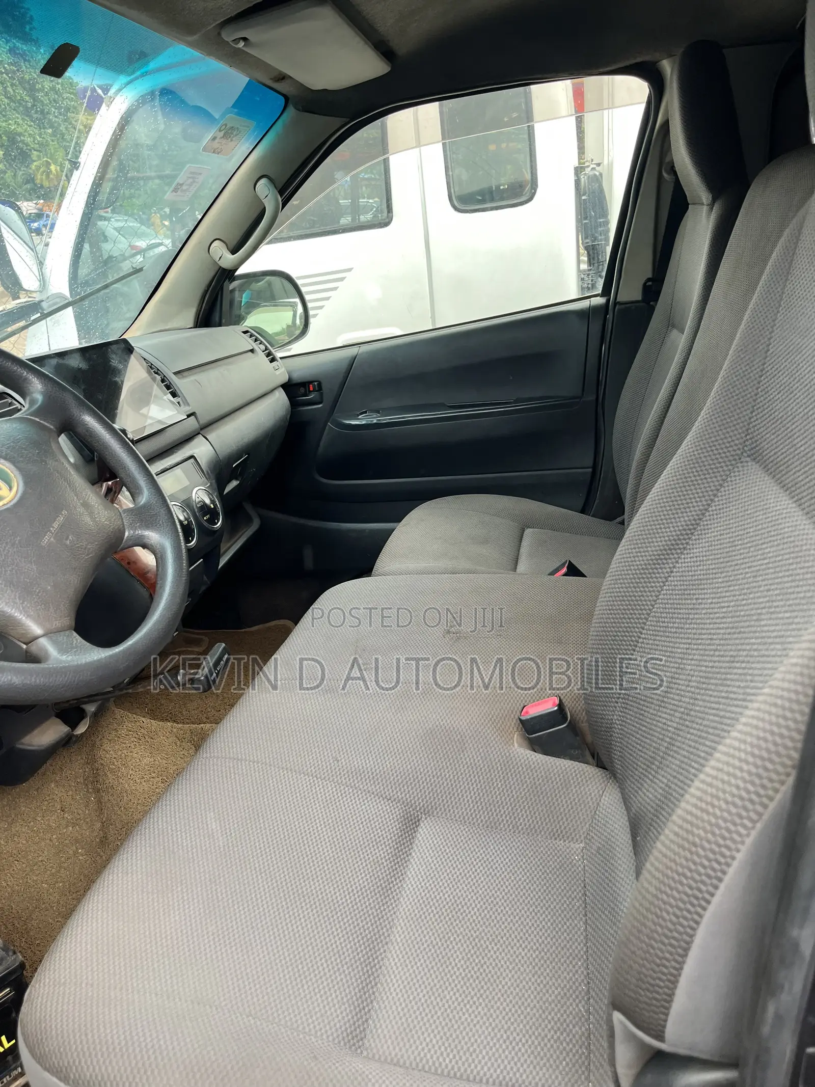 Toyota HiAce 2010 Black