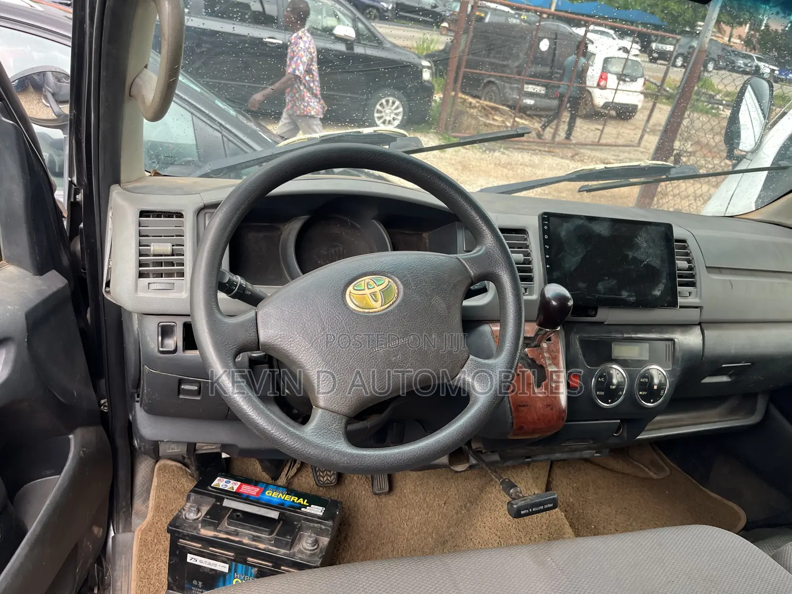 Toyota HiAce 2010 Black