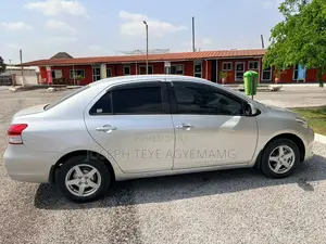 Toyota Yaris Base Sedan 4dr 2010 Silver
