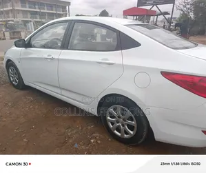 Hyundai Accent SE 2012 White