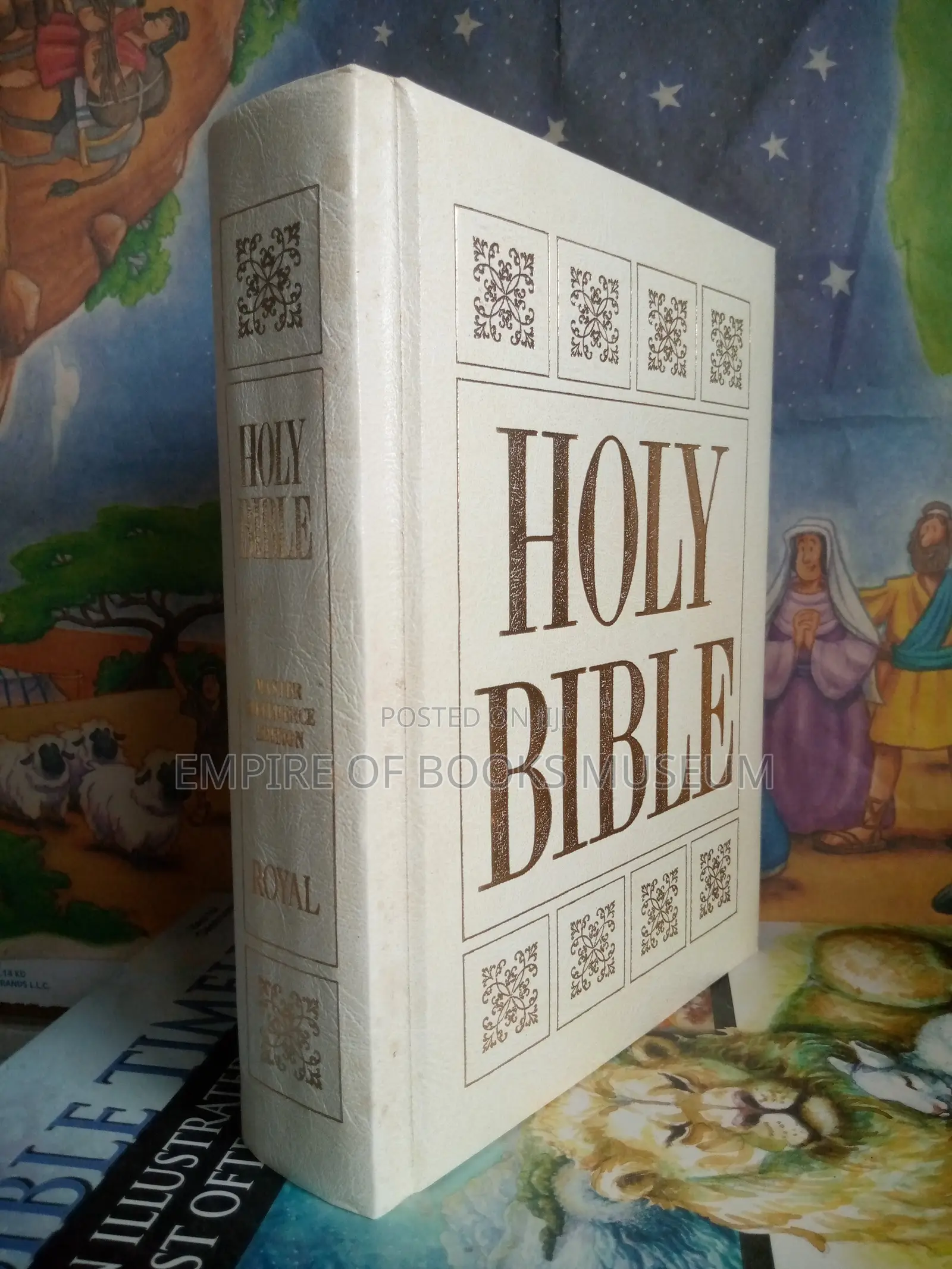 Family Holy Bible by Royal Publishing 1968