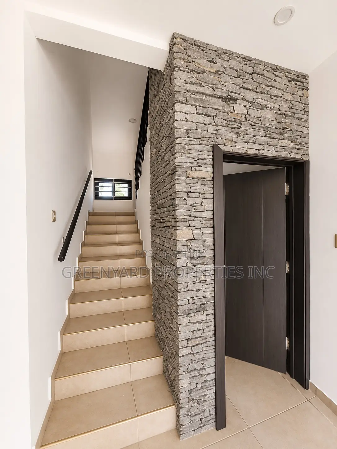 2bdrm Townhouse / Terrace in University Of, Madina for rent