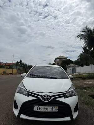 Toyota Yaris LE Hatchback 5dr 2017 White