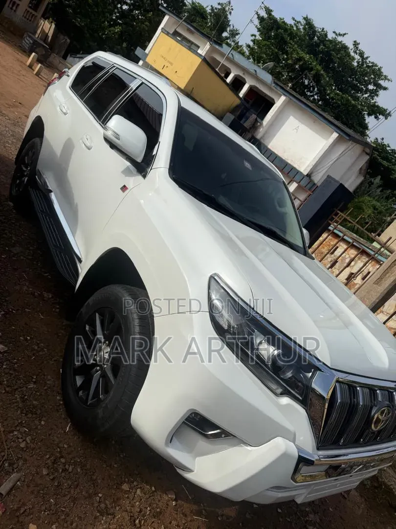 Toyota Land Cruiser Prado 2019 White